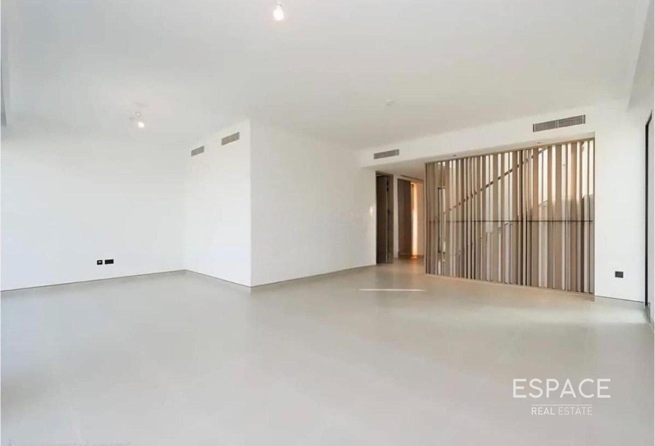 Vacant | Spacious | Luxurious | 4 BR photo 3