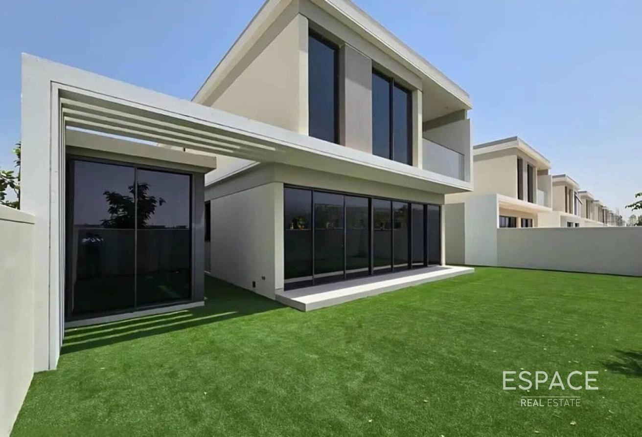 Vacant | Spacious | Luxurious | 4 BR photo 4