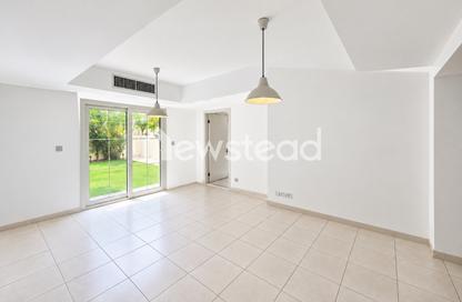 فيلا - 2 - 3 للايجار في الينابيع 3 - الينابيع - دبي فيلا - 2 - 3 للايجار في الينابيع 3 - الينابيع - دبي