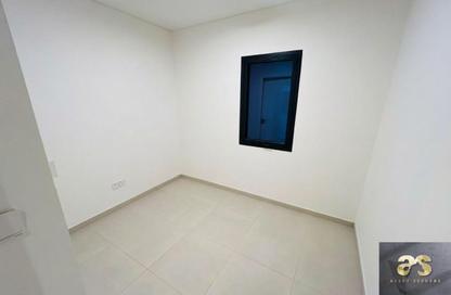 فيلا - 3 غرف نوم - 5 حمامات للايجار في قرية جبل علي - جبل علي - دبي