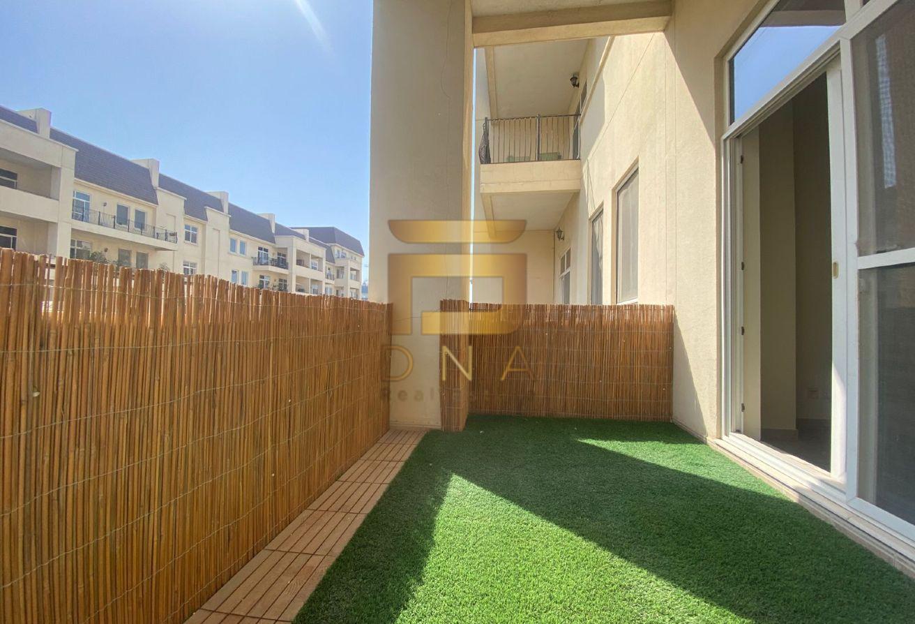 Well Maintained With 2 Balconies Mid Floor photo 16