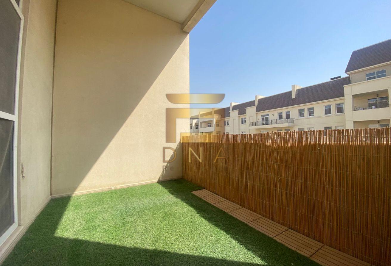 Well Maintained With 2 Balconies Mid Floor photo 17