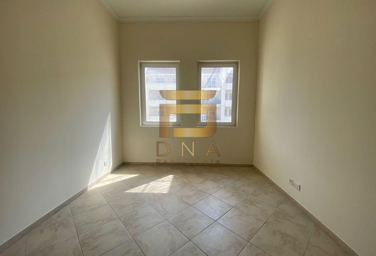 Well Maintained With 2 Balconies Mid Floor photo 21