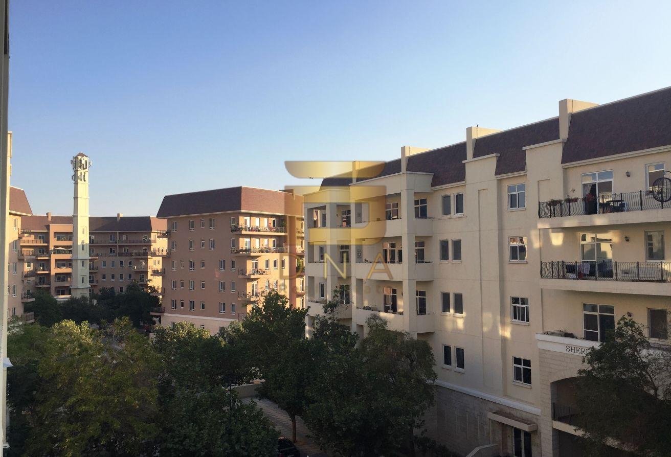 Well Maintained With 2 Balconies Mid Floor photo 4