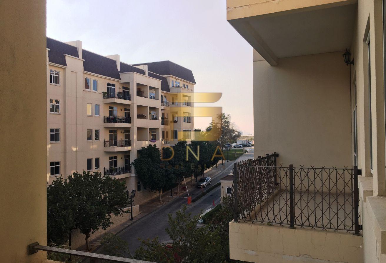Well Maintained With 2 Balconies Mid Floor photo 6