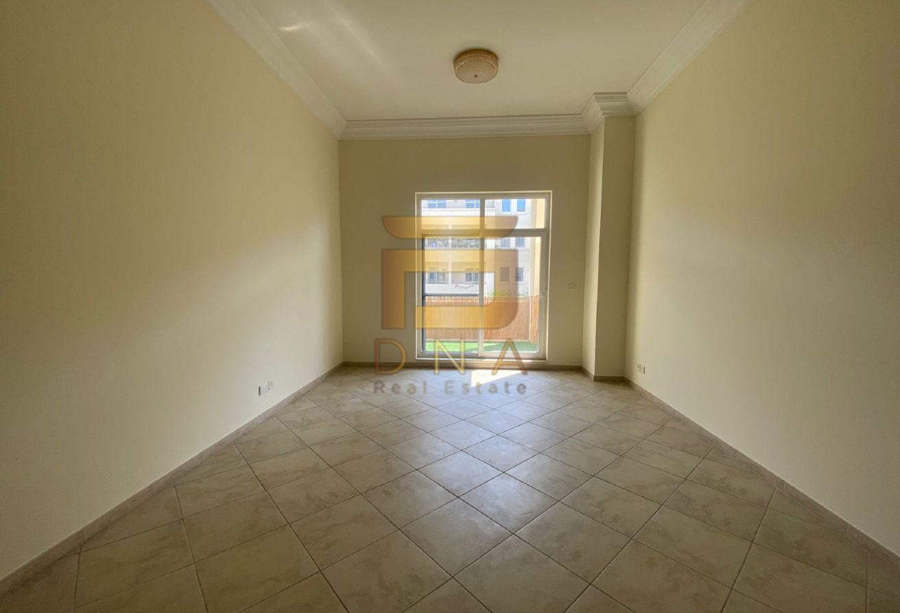 Well Maintained With 2 Balconies Mid Floor photo 12