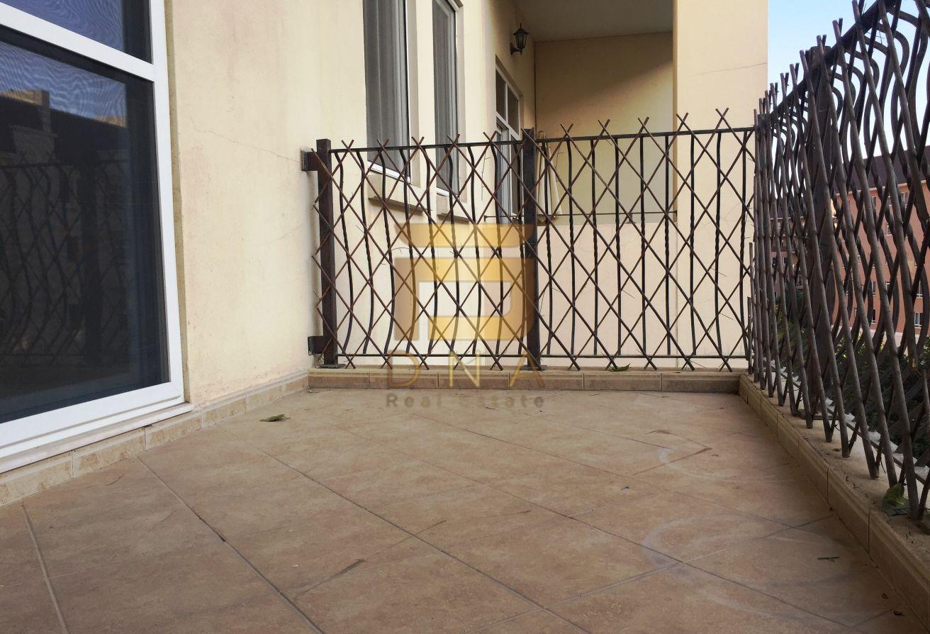 Well Maintained With 2 Balconies Mid Floor photo 14
