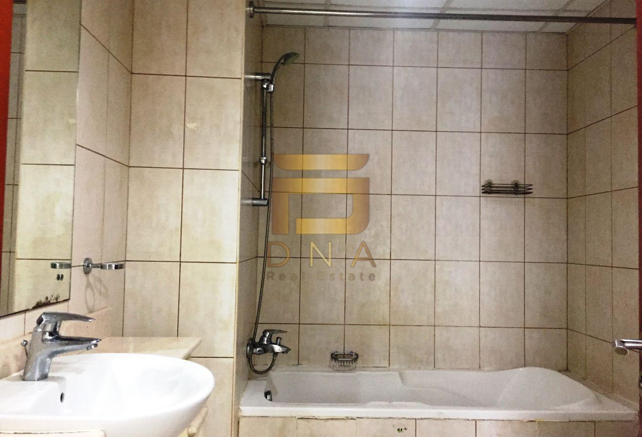 Well Maintained With 2 Balconies Mid Floor photo 15