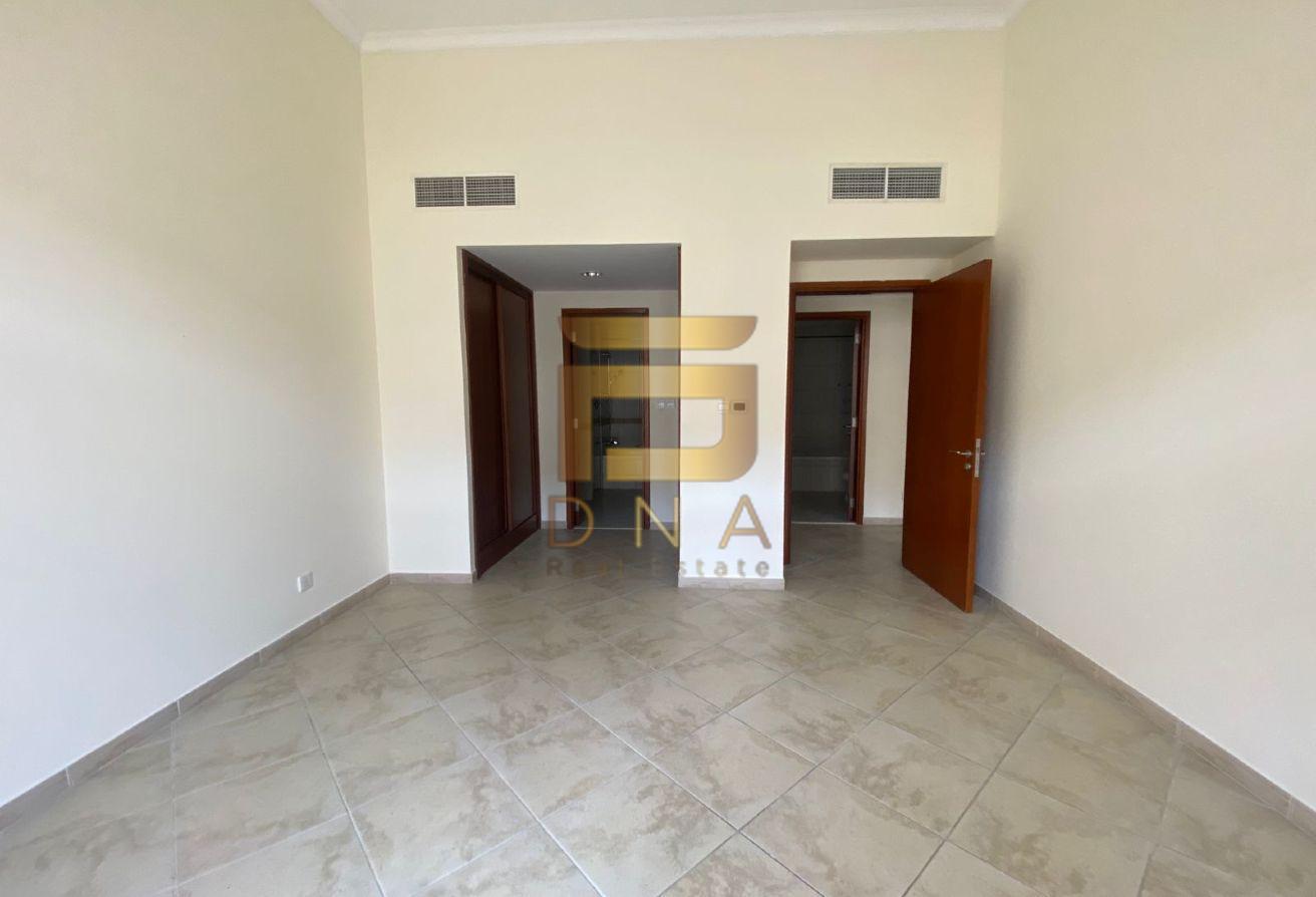Well Maintained With 2 Balconies Mid Floor photo 20