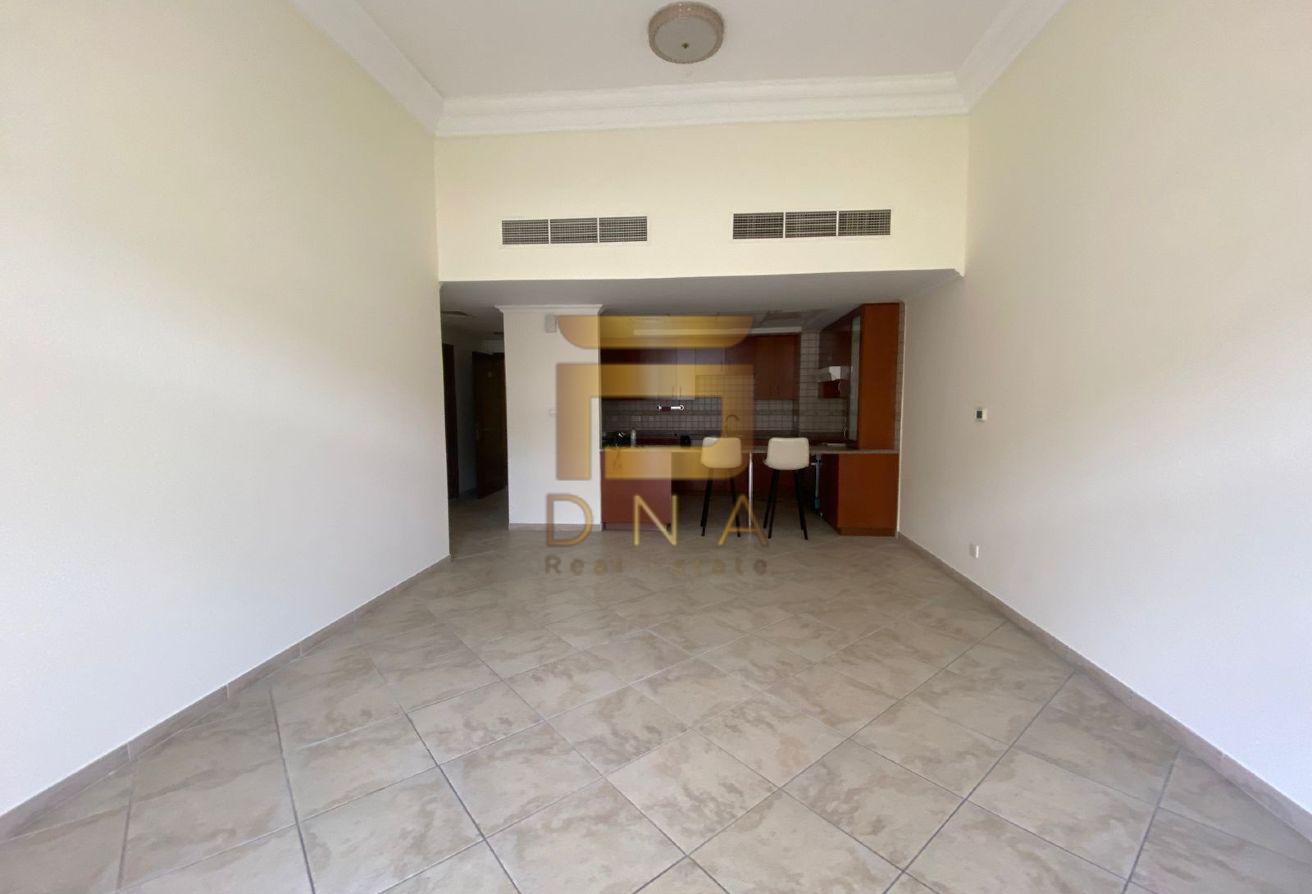 Well Maintained With 2 Balconies Mid Floor photo 11