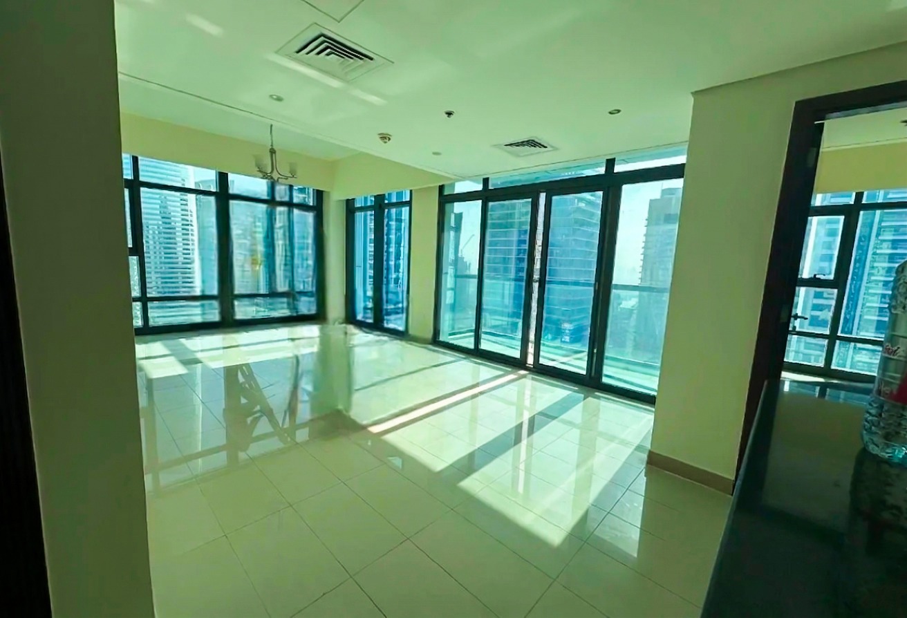 Lake View | Near Metro | Prime Location