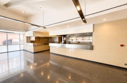 Retail - Studio - 4 Bathrooms for rent in Al Fattan Marine Tower - Al Fattan Marine Towers - Jumeirah Beach Residence - Dubai