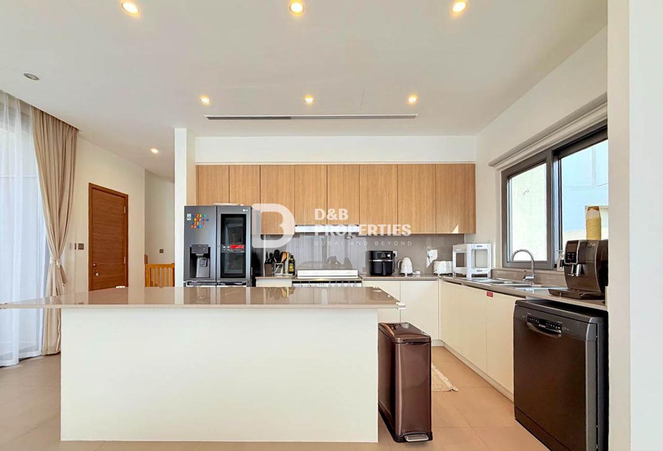 Spacious Villa | 4BR + Maid | Single Row | Vacant photo 5