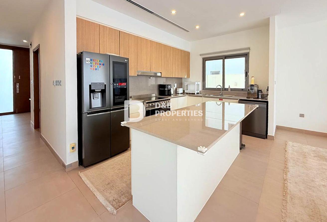 Spacious Villa | 4BR + Maid | Single Row | Vacant photo 7