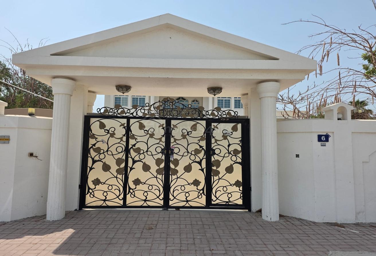 EXCEPTIONAL 8BR +MAID'S VILLA | VACANT NOW photo 29