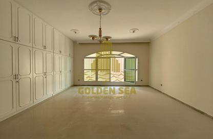Villa - 5 - 6 for rent in Khalidiya Street - Al Khalidiya - Abu Dhabi