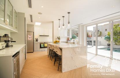 Villa - 4 - 5 for sale in Meadows 8 - Meadows - Dubai