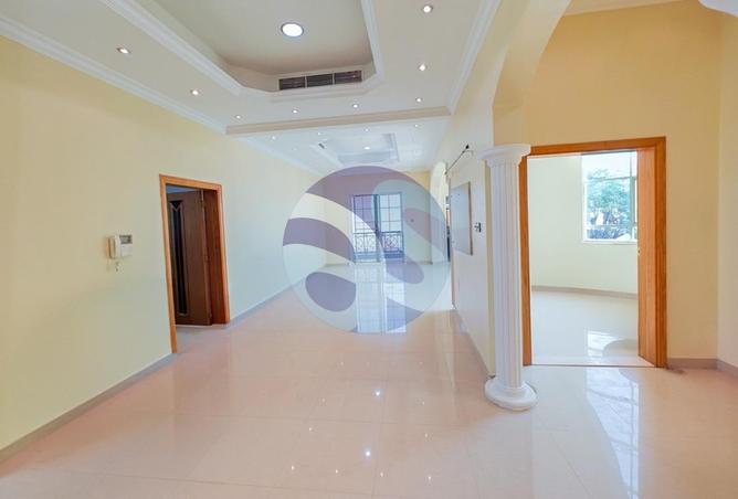 82801558 - Property Image 2