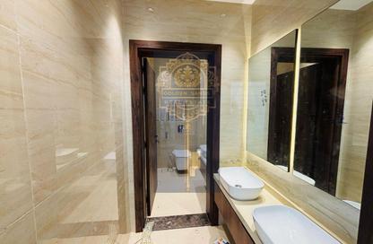 Townhouse - 5 Bedrooms - 6 Bathrooms for rent in Tilal City - Sharjah