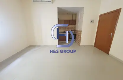 شقة - 1 حمام للايجار في طريق فاير ستاشن - مويلح - الشارقة شقة - 1 حمام للايجار في طريق فاير ستاشن - مويلح - الشارقة