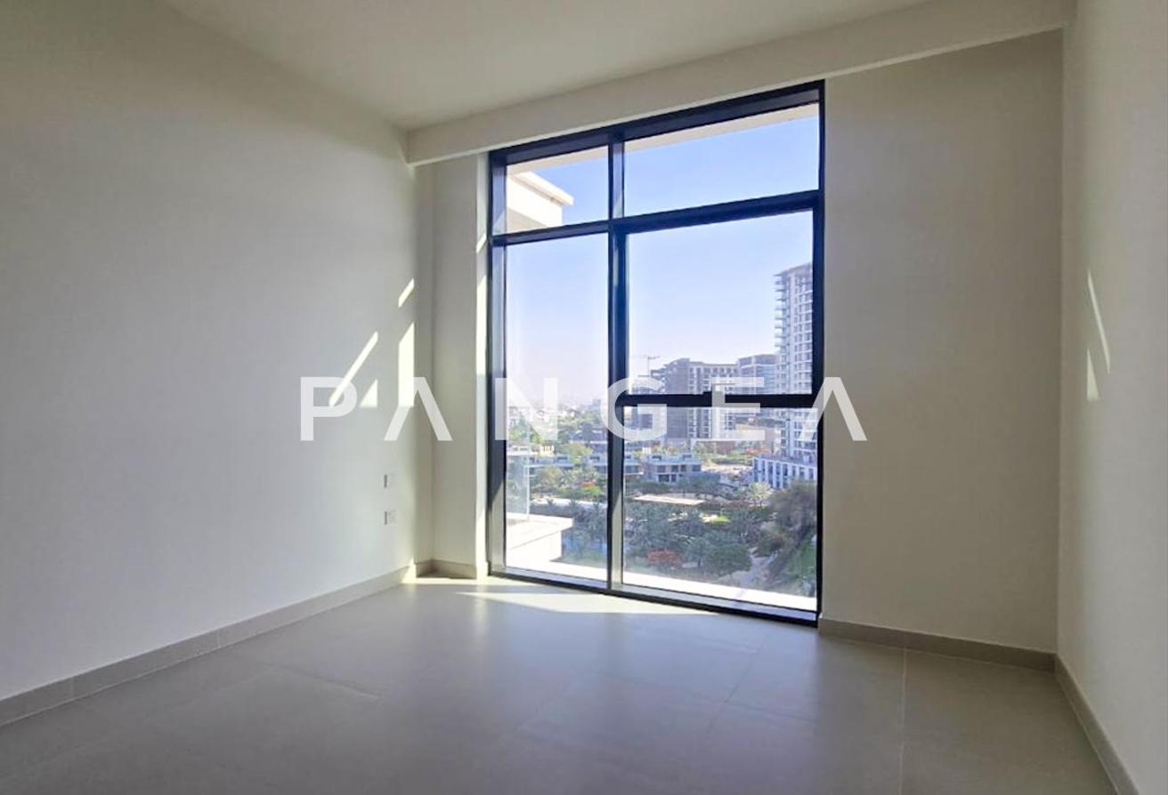 Large Layout | Pool and Golf Course View | High Floor photo 6