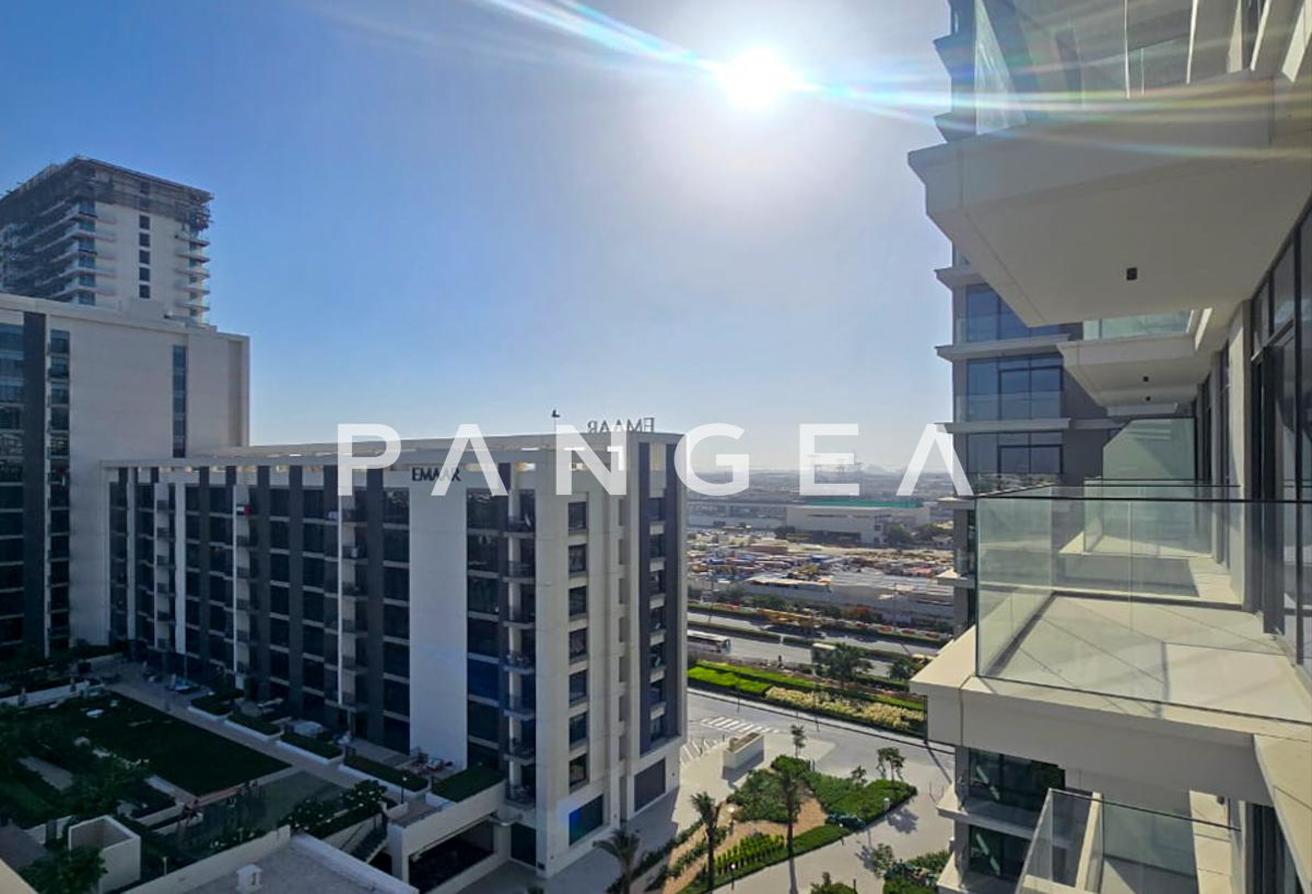 Large Layout | Pool and Golf Course View | High Floor photo 4