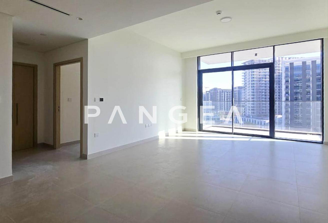 Large Layout | Pool and Golf Course View | High Floor photo 5