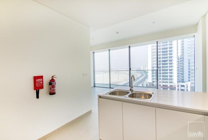 Spacious Bright 1BR with Balcony | 2 Baths photo 3
