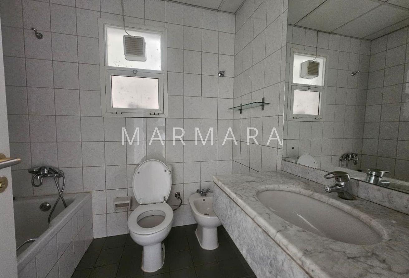 Spacious Well Maintained villa | Garden | Pool photo 11