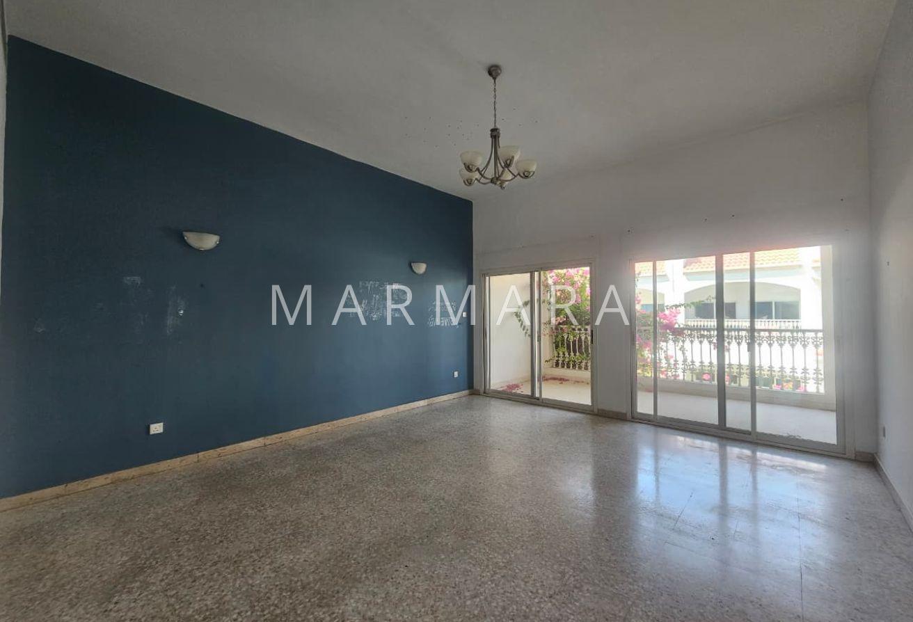 Spacious Well Maintained villa | Garden | Pool photo 16
