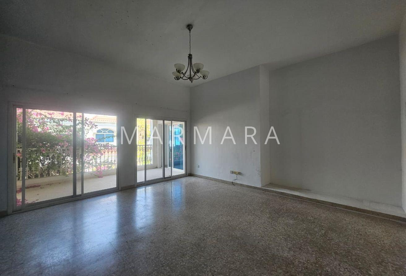 Spacious Well Maintained villa | Garden | Pool photo 13