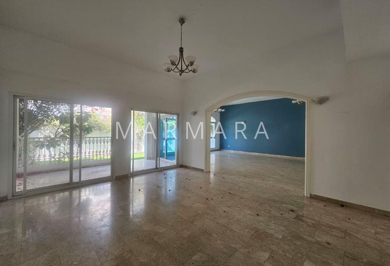 Spacious Well Maintained villa | Garden | Pool photo 2