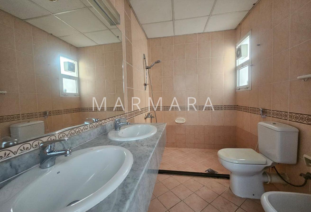 Spacious Well Maintained villa | Garden | Pool photo 17