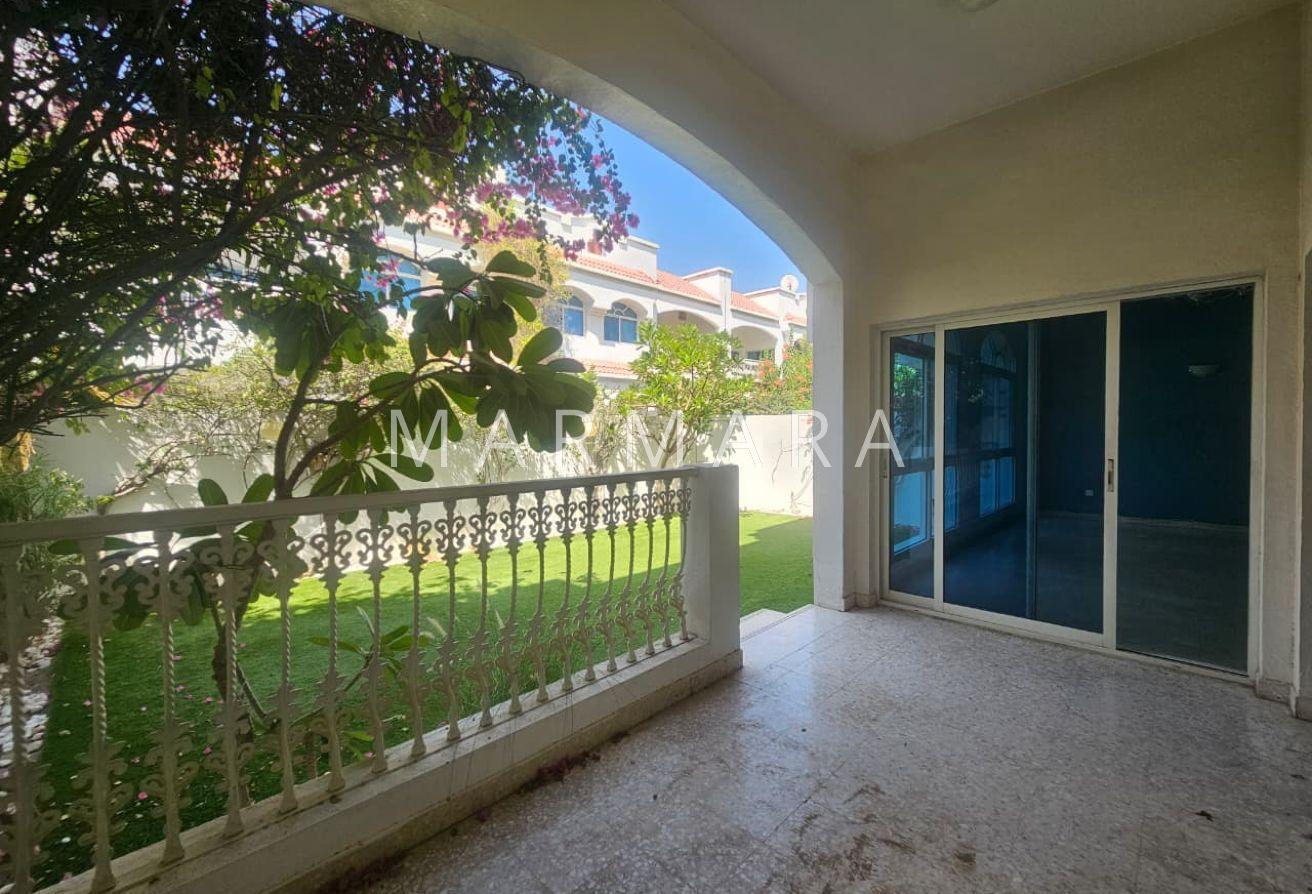 Spacious Well Maintained villa | Garden | Pool photo 21