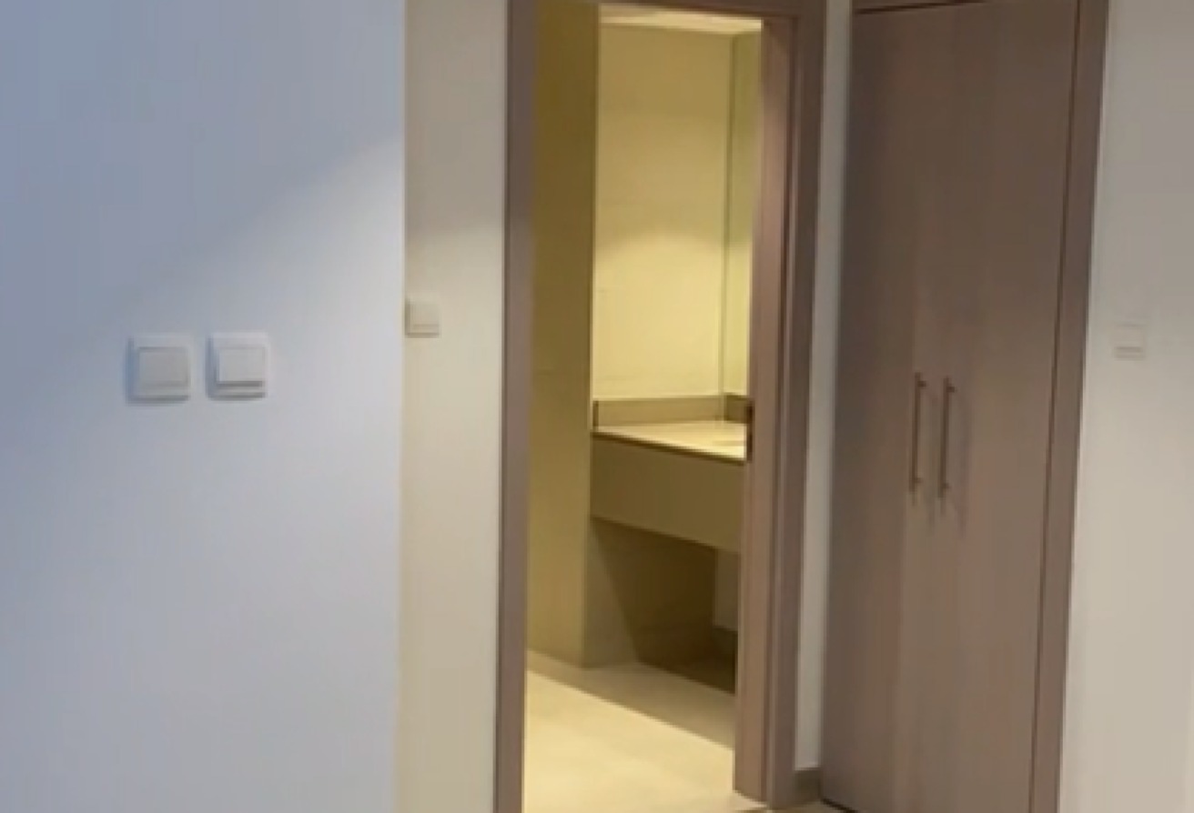 Canal View | Stunning 1BR | Ready to move