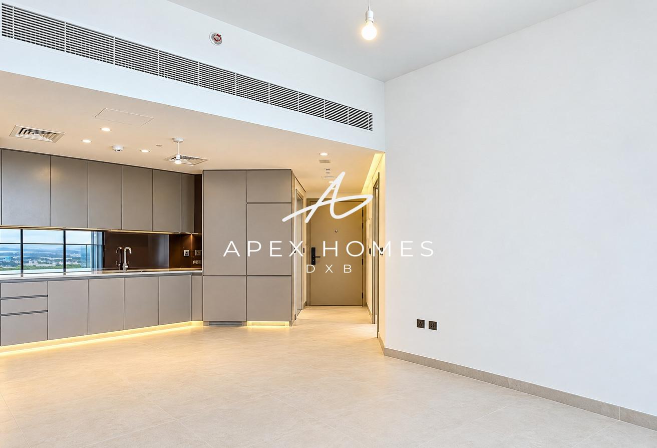 SPACIOUS | VACANT NOW | Brande New | Bright Layout photo 3