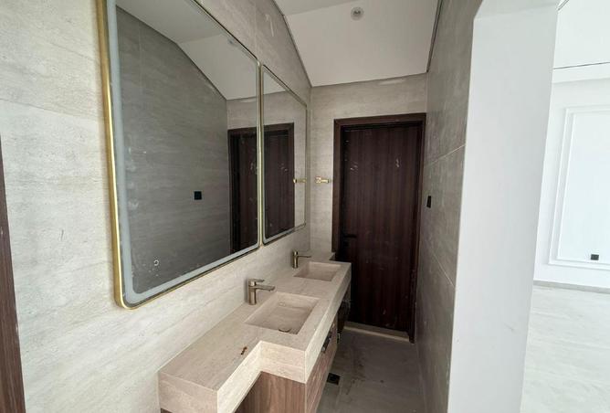 102840194 - Property Main Image