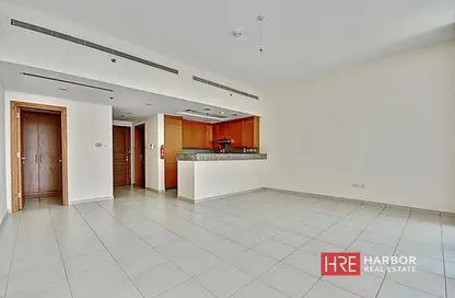 Apartment - Studio - 1 Bathroom for rent in Bay Square Building 9 - Bay Square - Business Bay - Dubai
