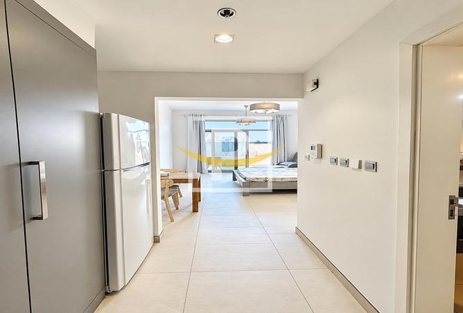Ready Studio | Furnished | Near Metro | Balcony photo 3