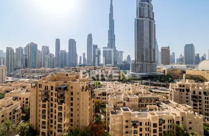 Apartment - 2 Bedrooms - 2 Bathrooms for rent in Burj Royale - Downtown Dubai - Dubai