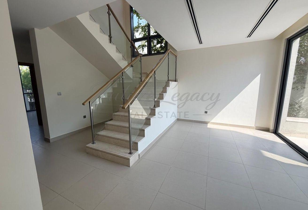 SPACIOUS 4 BEDROOM VILLA l W/ LARGE GARDEN l READY photo 8