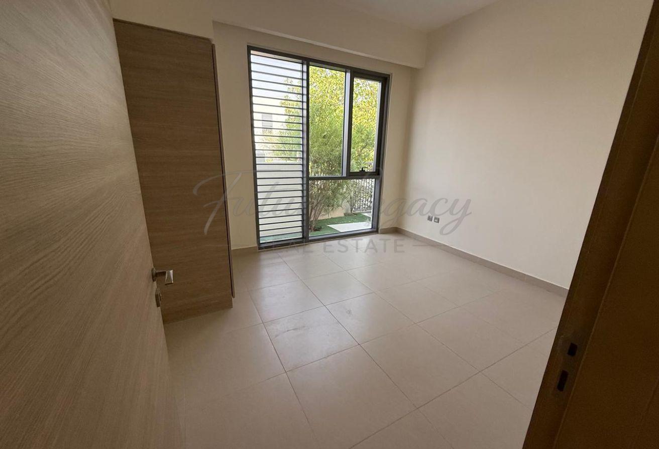 SPACIOUS 4 BEDROOM VILLA l W/ LARGE GARDEN l READY photo 9