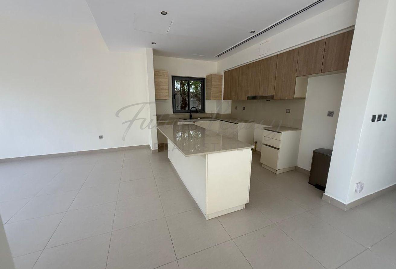 SPACIOUS 4 BEDROOM VILLA l W/ LARGE GARDEN l READY photo 4