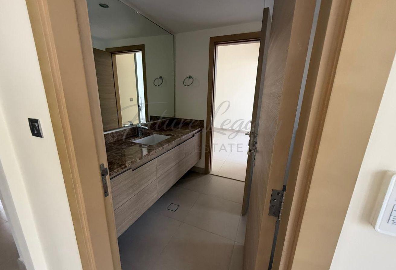 SPACIOUS 4 BEDROOM VILLA l W/ LARGE GARDEN l READY photo 11