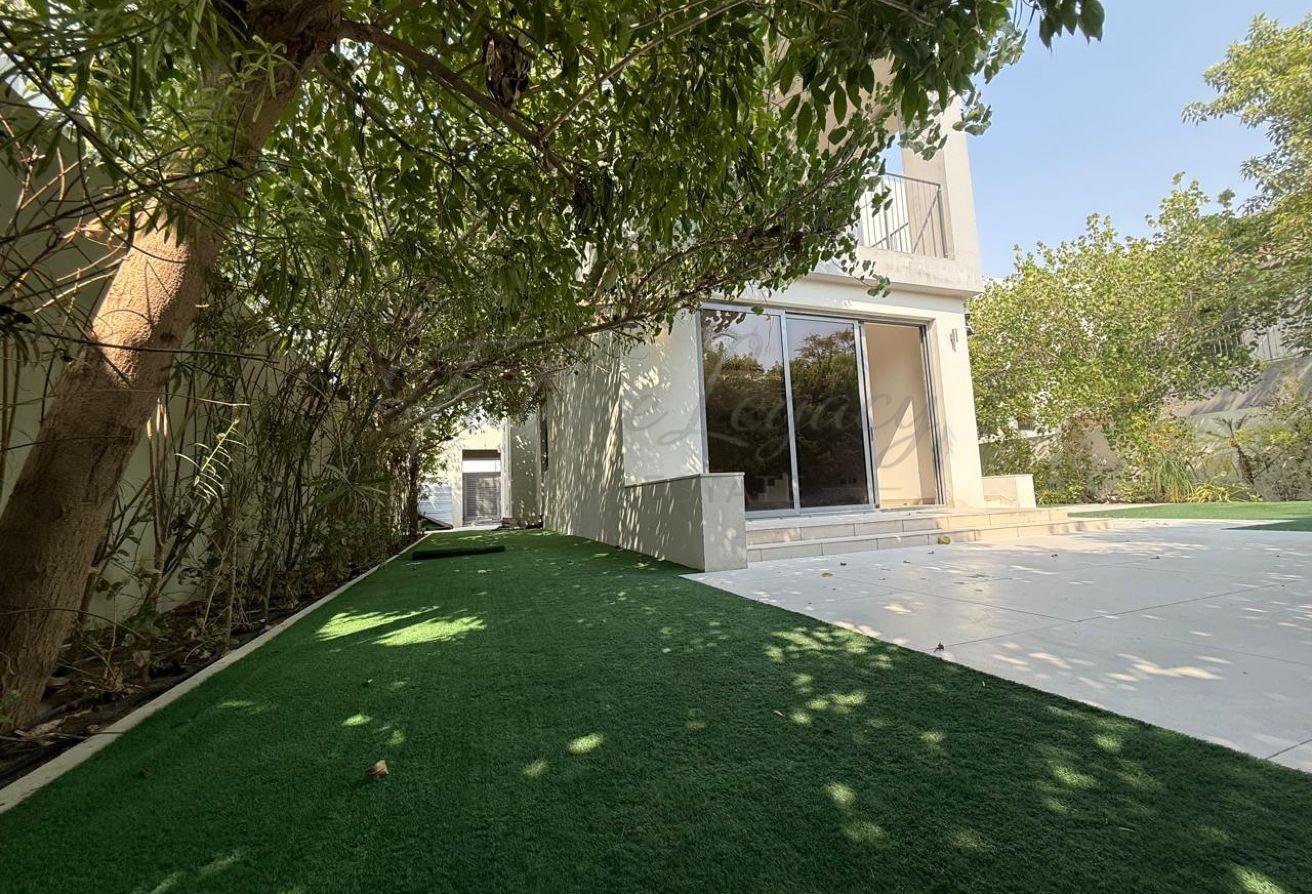 SPACIOUS 4 BEDROOM VILLA l W/ LARGE GARDEN l READY photo 13