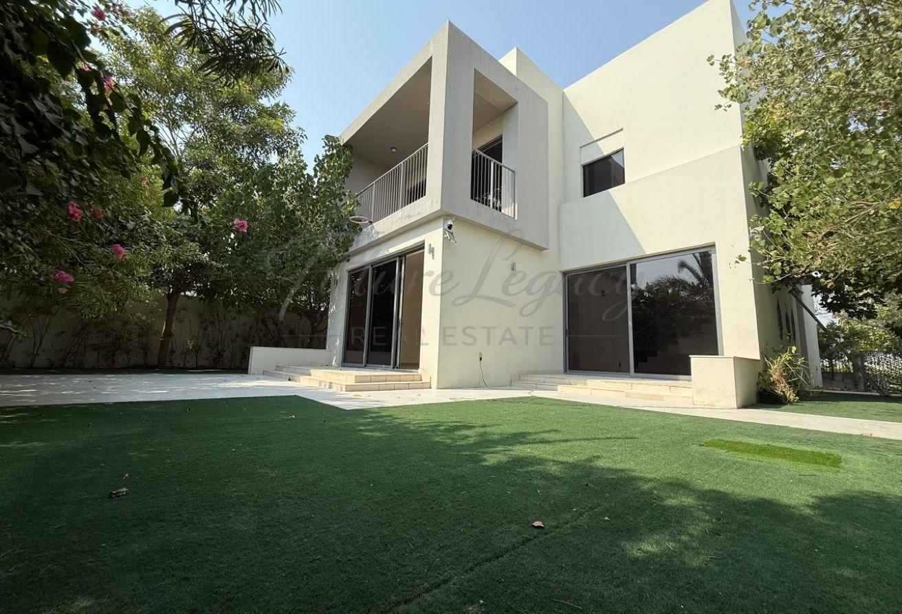 SPACIOUS 4 BEDROOM VILLA l W/ LARGE GARDEN l READY photo 14