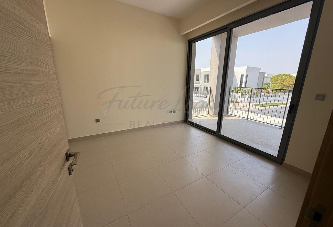 SPACIOUS 4 BEDROOM VILLA l W/ LARGE GARDEN l READY photo 10