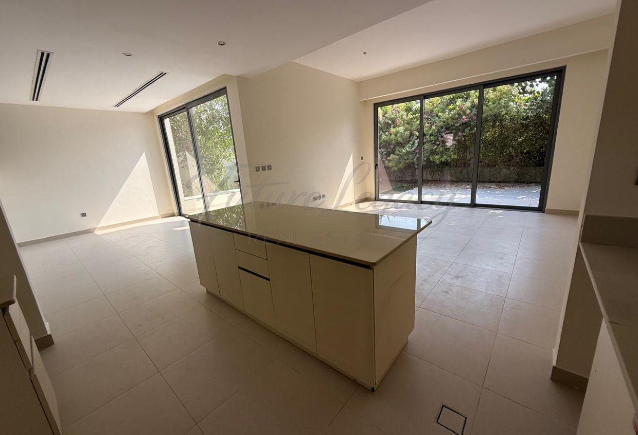 SPACIOUS 4 BEDROOM VILLA l W/ LARGE GARDEN l READY photo 5