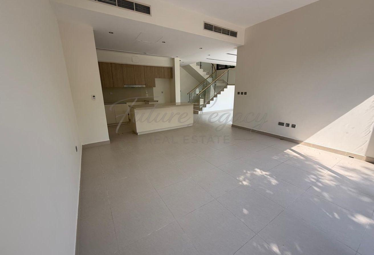 SPACIOUS 4 BEDROOM VILLA l W/ LARGE GARDEN l READY photo 6