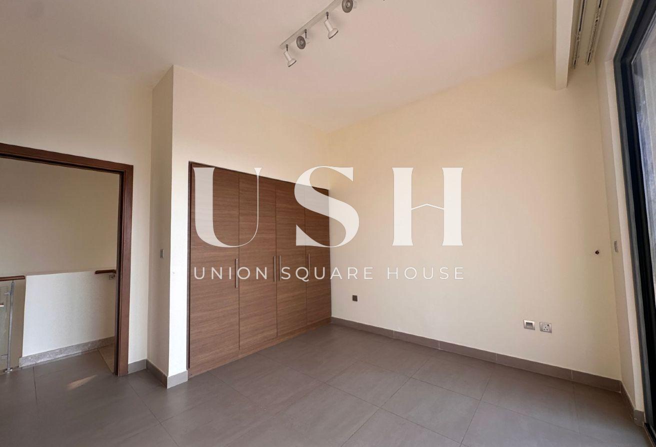 Ready to Move | Best Price | Villa + Maid photo 5